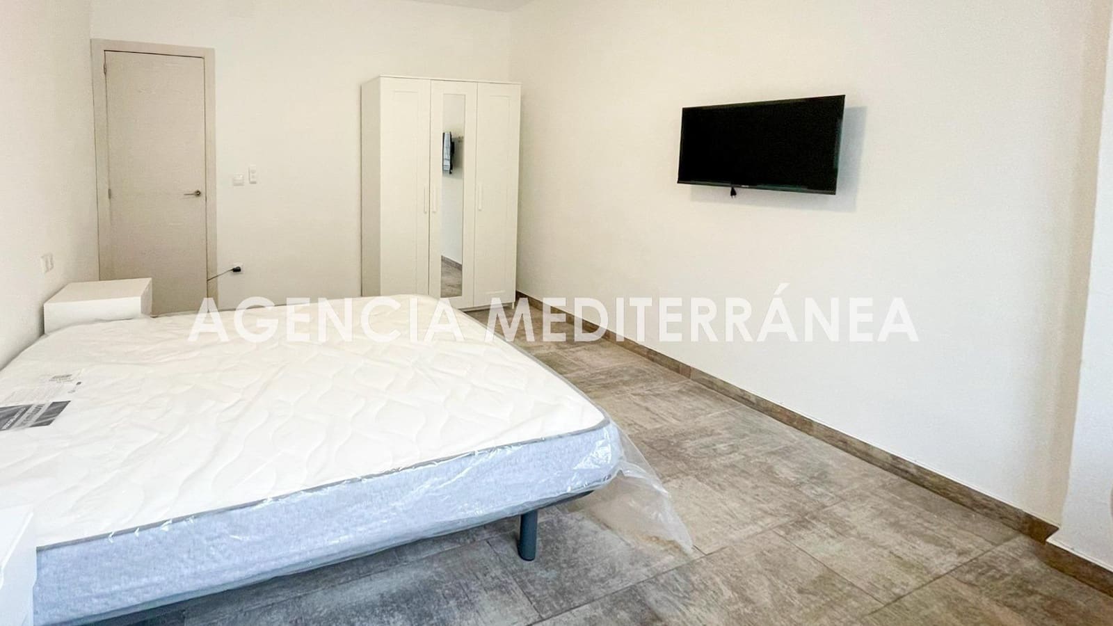 5 bedroom Apartment for rent in Burjassot - € 325 (Ref: 9712061)