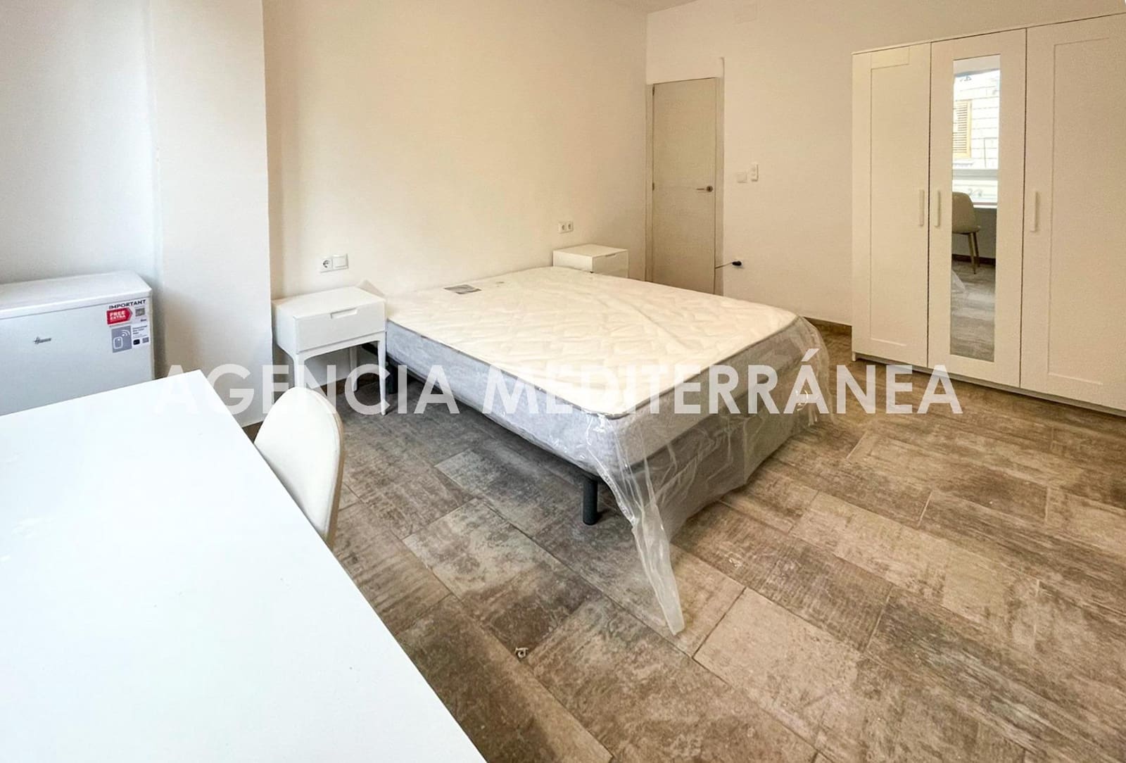 5 bedroom Apartment for rent in Burjassot - € 325 (Ref: 9712061)