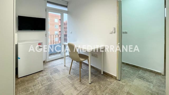 5 soverom Leilighet til leie i Burjassot - € 325 (Ref: 9712061)