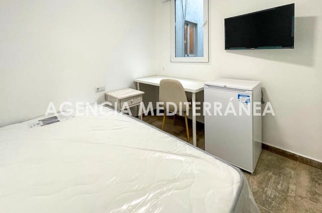 5 bedroom Apartment for rent in Burjassot - € 325 (Ref: 9712061)