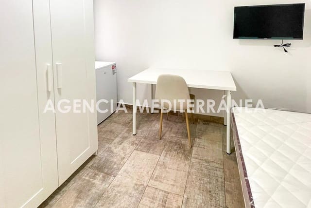 5 bedroom Apartment for rent in Burjassot - € 325 (Ref: 9712061)