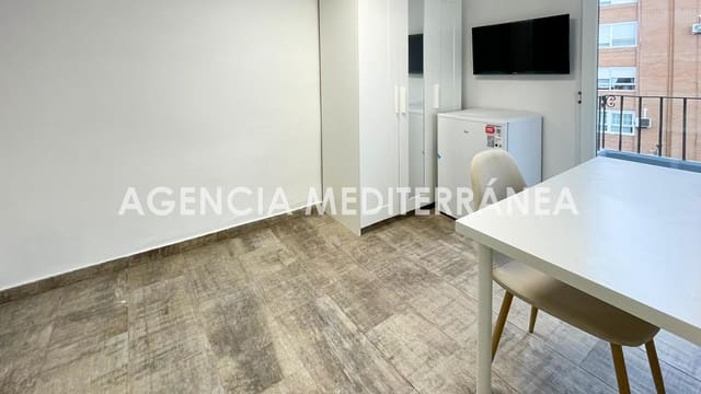 5 bedroom Apartment for rent in Burjassot - € 325 (Ref: 9712061)
