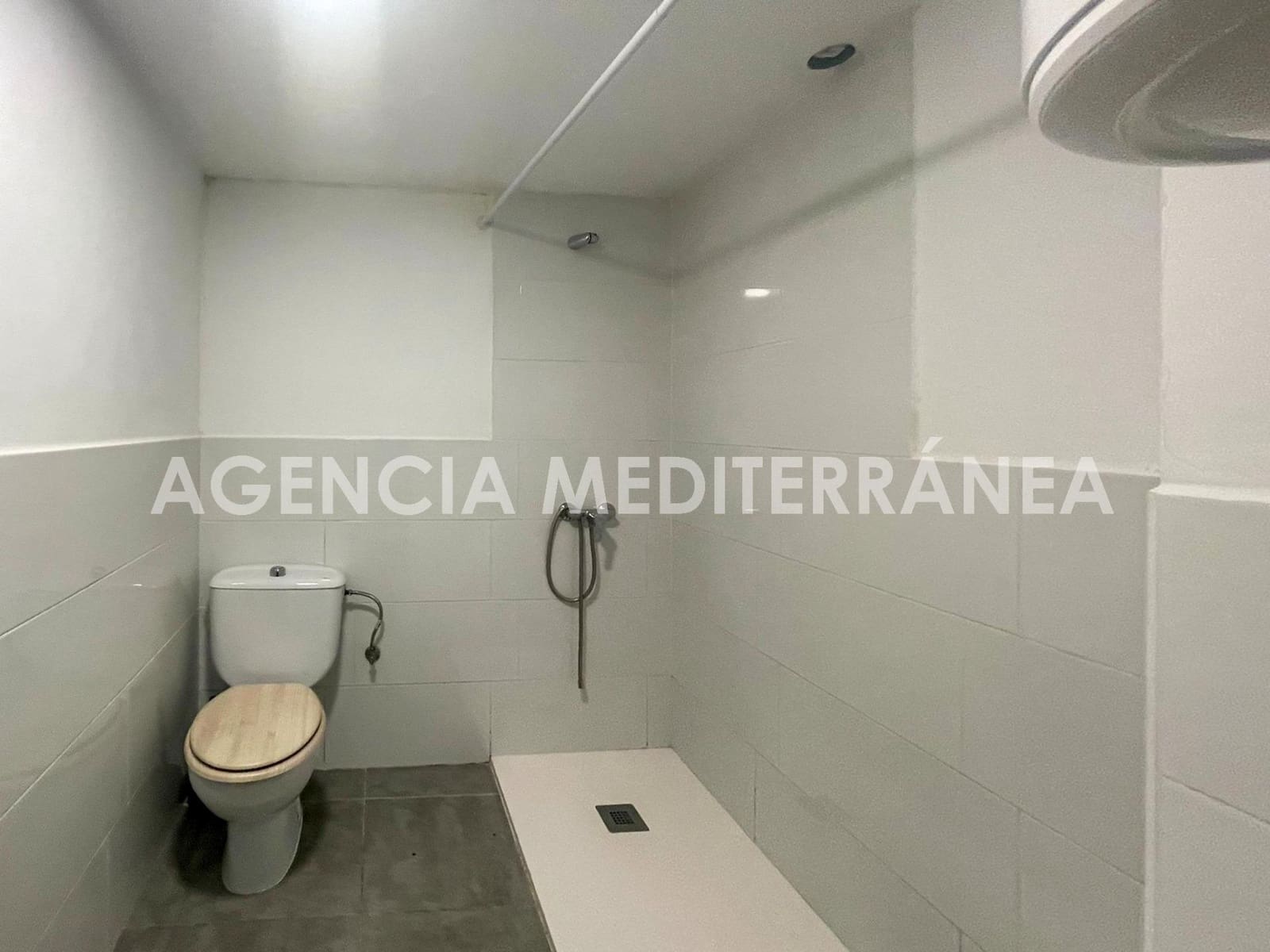 2 bedroom Commercial for sale in Valencia city - € 179,000 (Ref: 9726740)