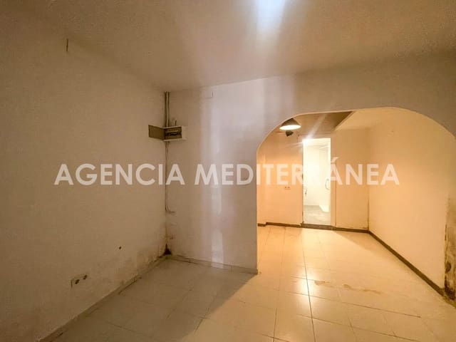 2 bedroom Commercial for sale in Cabanyal-Canyamelar, Valencia city - € 179,000 (Ref: 9726740)