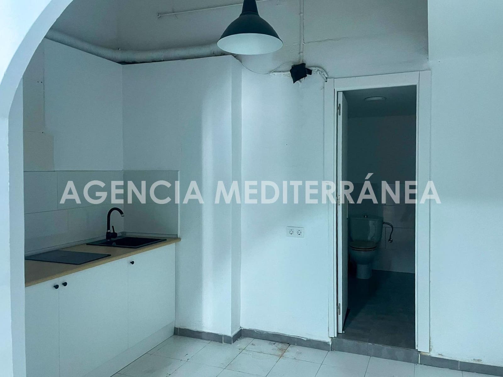 2 bedroom Commercial for sale in Valencia city - € 179,000 (Ref: 9726740)