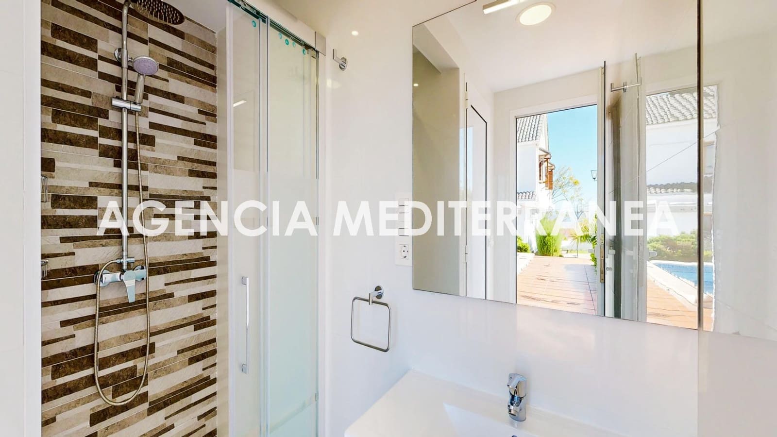 6 bedroom Villa for sale in La Pobla de Vallbona with pool garage - € 730,000 (Ref: 9732224)