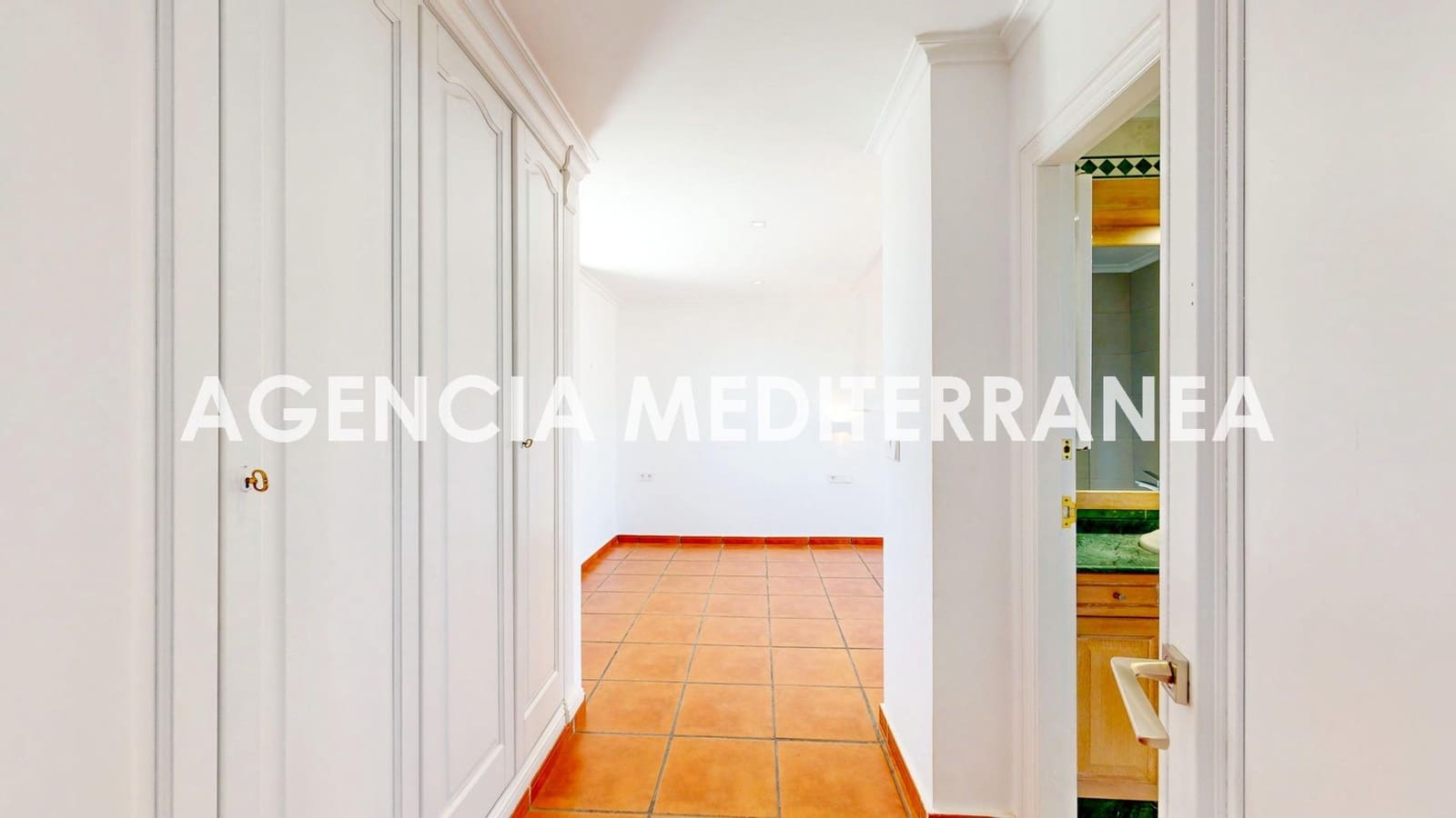 6 bedroom Villa for sale in La Pobla de Vallbona with pool garage - € 730,000 (Ref: 9732224)