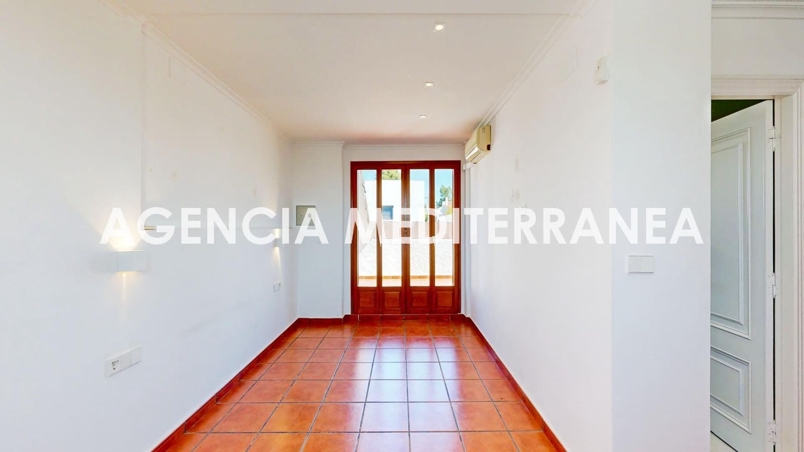 6 bedroom Villa for sale in La Pobla de Vallbona with pool garage - € 730,000 (Ref: 9732224)