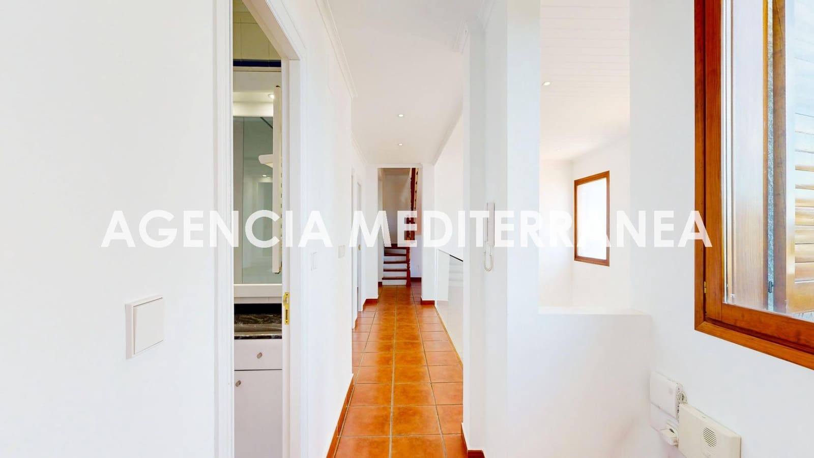 6 bedroom Villa for sale in La Pobla de Vallbona with pool garage - € 730,000 (Ref: 9732224)