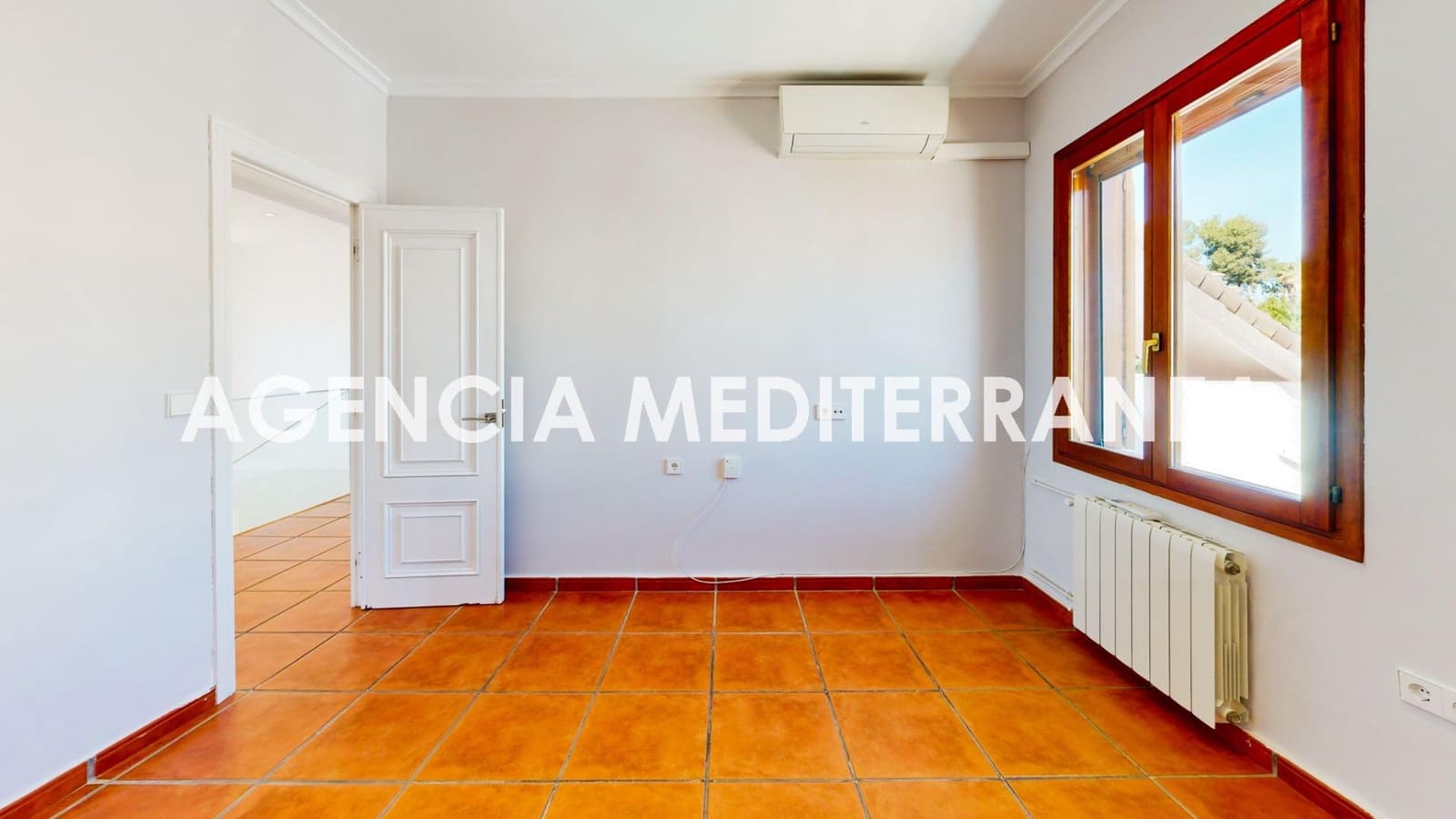 6 bedroom Villa for sale in La Pobla de Vallbona with pool garage - € 730,000 (Ref: 9732224)