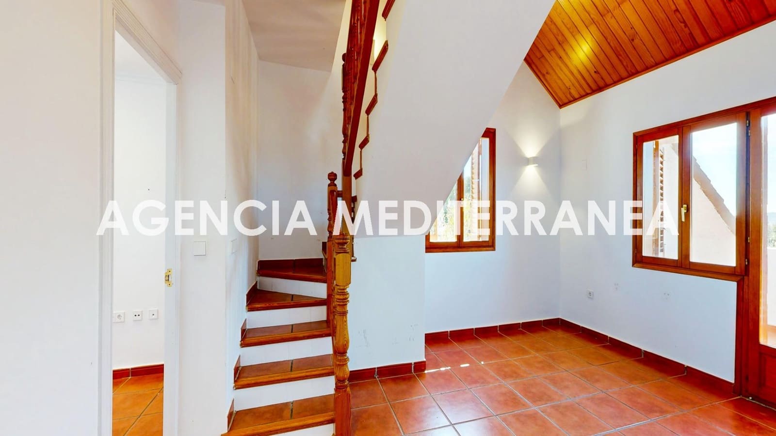 6 bedroom Villa for sale in La Pobla de Vallbona with pool garage - € 730,000 (Ref: 9732224)