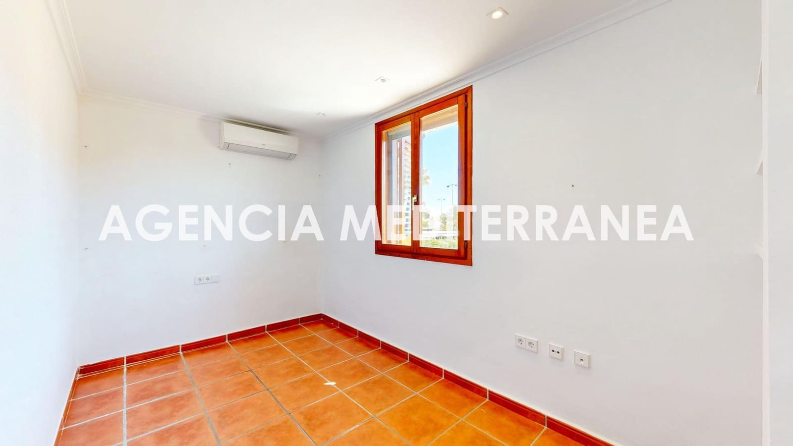 6 bedroom Villa for sale in La Pobla de Vallbona with pool garage - € 730,000 (Ref: 9732224)