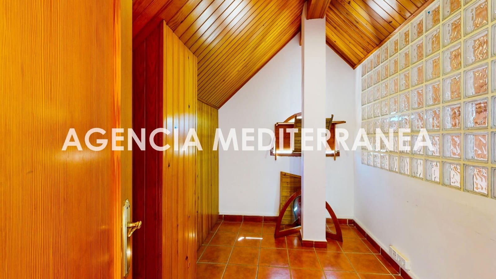 6 bedroom Villa for sale in La Pobla de Vallbona with pool garage - € 730,000 (Ref: 9732224)