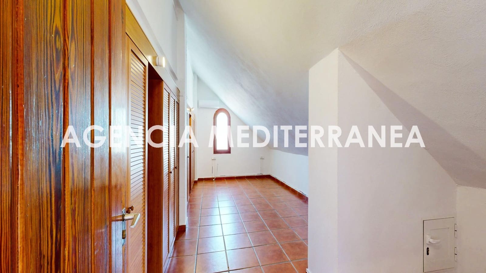 6 bedroom Villa for sale in La Pobla de Vallbona with pool garage - € 730,000 (Ref: 9732224)