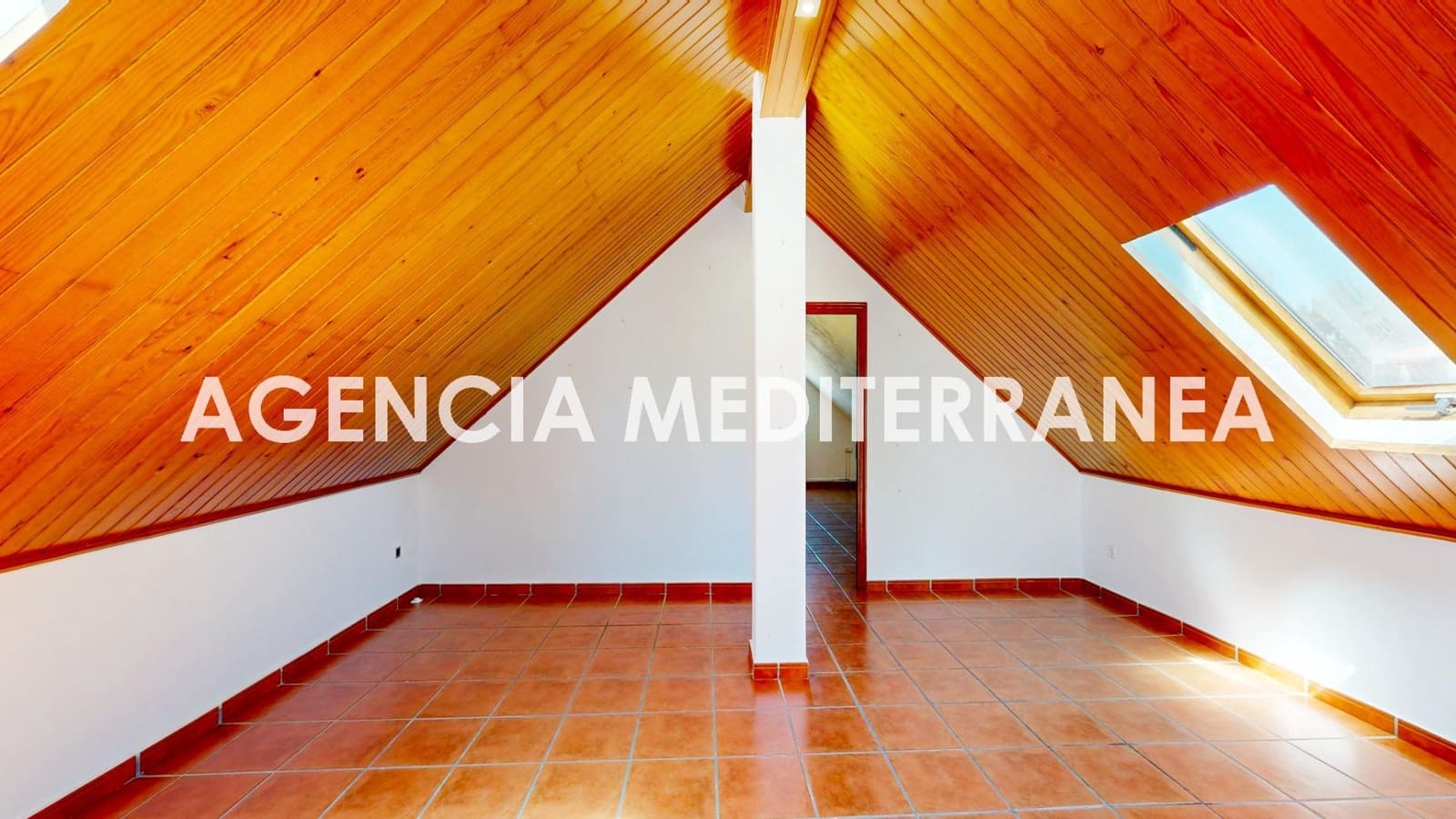 6 bedroom Villa for sale in La Pobla de Vallbona with pool garage - € 730,000 (Ref: 9732224)