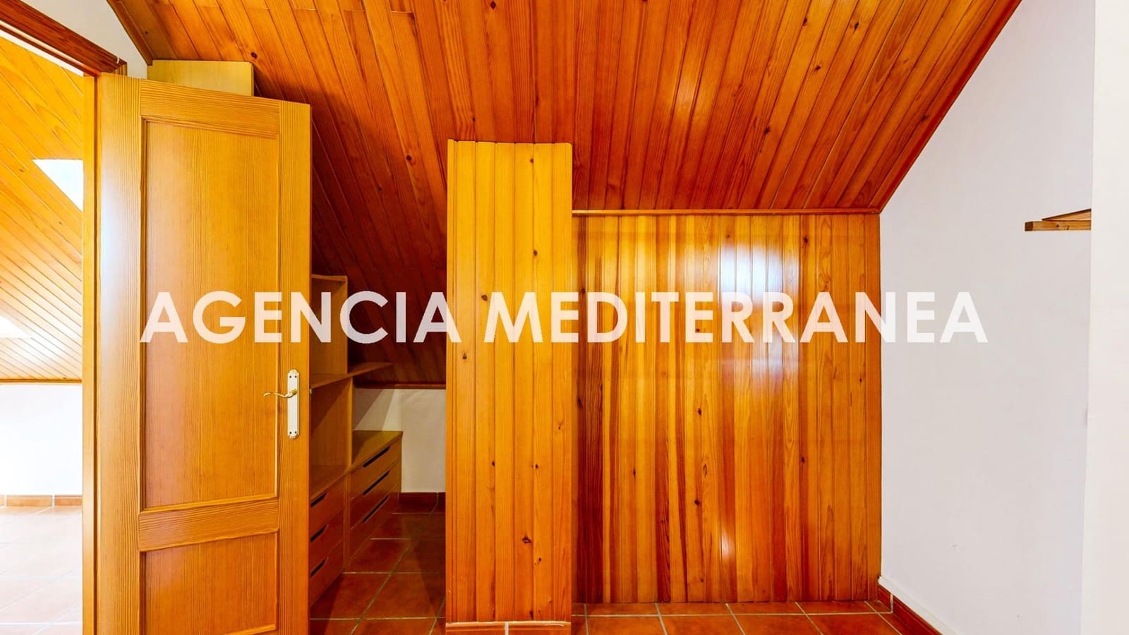 6 bedroom Villa for sale in La Pobla de Vallbona with pool garage - € 730,000 (Ref: 9732224)