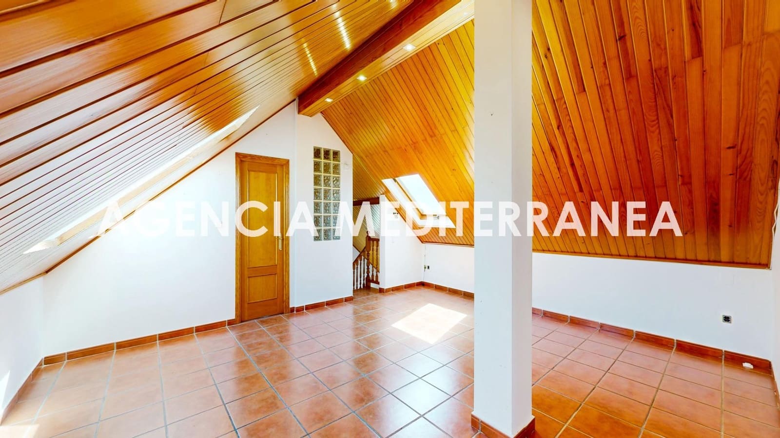 6 bedroom Villa for sale in La Pobla de Vallbona with pool garage - € 730,000 (Ref: 9732224)