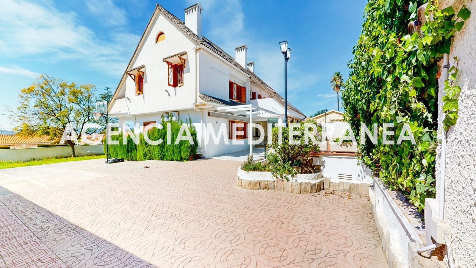 6 bedroom Villa for sale in La Pobla de Vallbona with pool garage - € 730,000 (Ref: 9732224)