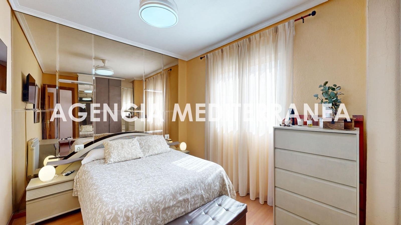 4 bedroom Flat for sale in Valencia city - € 290,000 (Ref: 9735669)