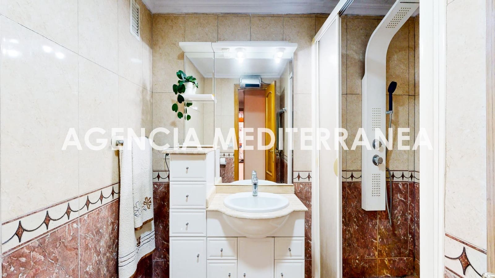 4 bedroom Flat for sale in Valencia city - € 290,000 (Ref: 9735669)