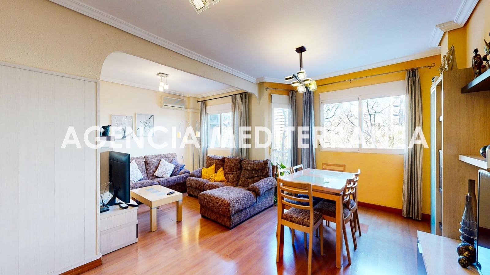 4 bedroom Flat for sale in Valencia city - € 290,000 (Ref: 9735669)