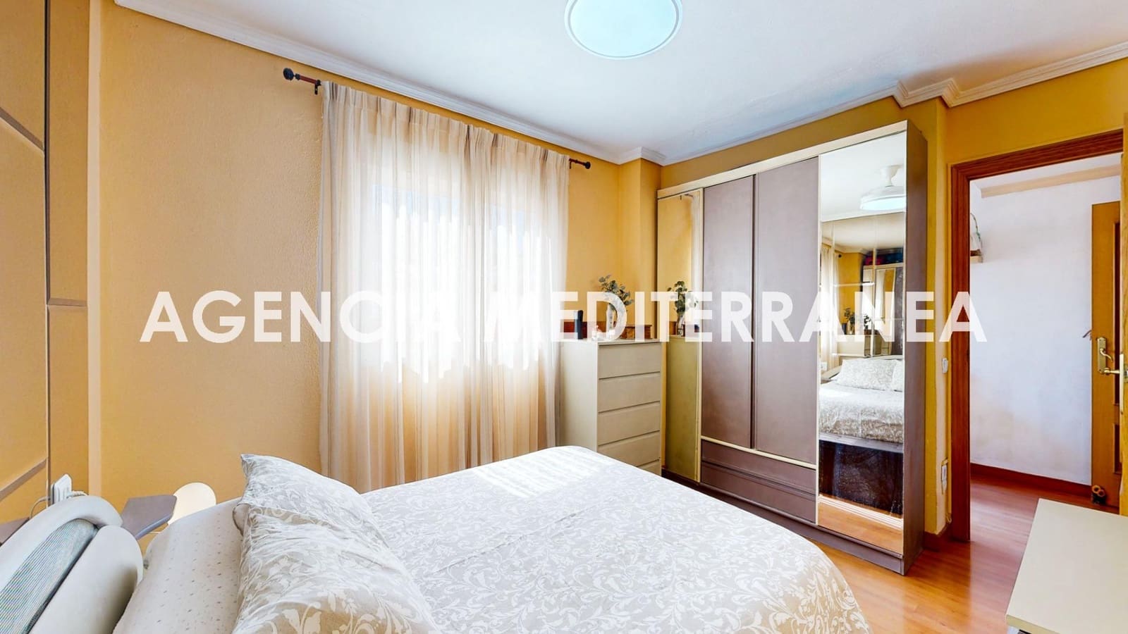 4 bedroom Flat for sale in Valencia city - € 290,000 (Ref: 9735669)