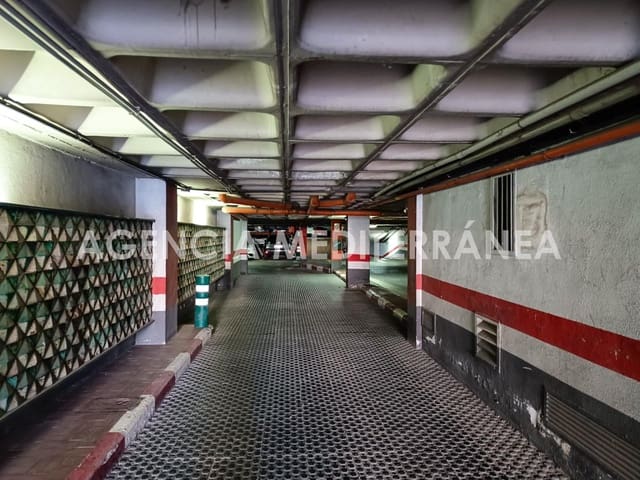 Garage for rent in Russafa, Valencia city - € 110 (Ref: 9738653)