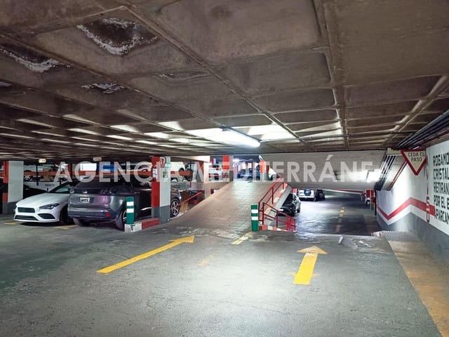 Garage for rent in Russafa, Valencia city - € 110 (Ref: 9738653)