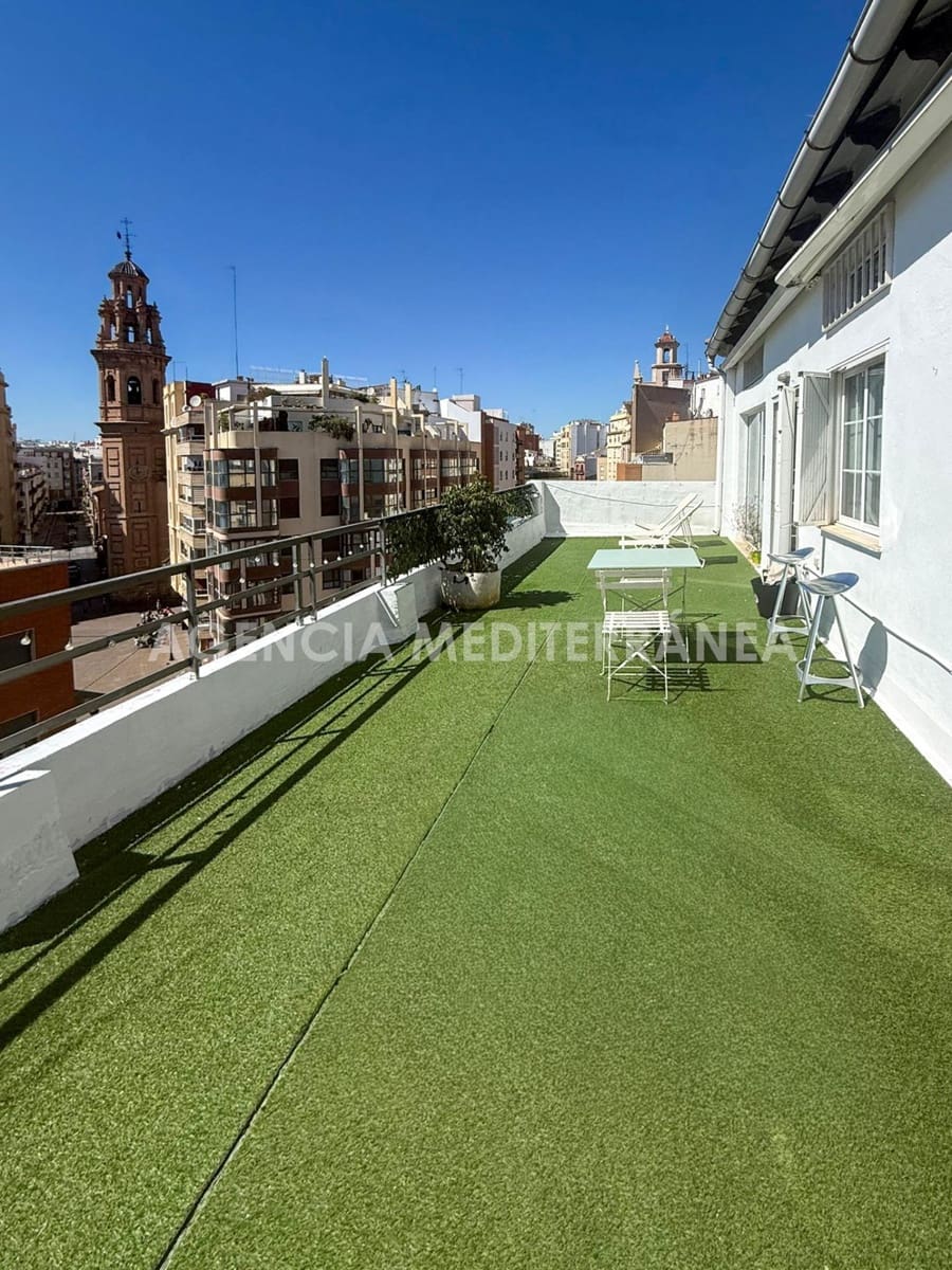 2 bedroom Penthouse for rent in Valencia city - € 1,800 (Ref: 9762063)