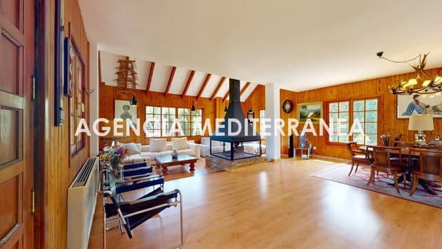 Chalet de 4 habitaciones en Serra en venta con piscina - 690.000 € (Ref: 9812003)