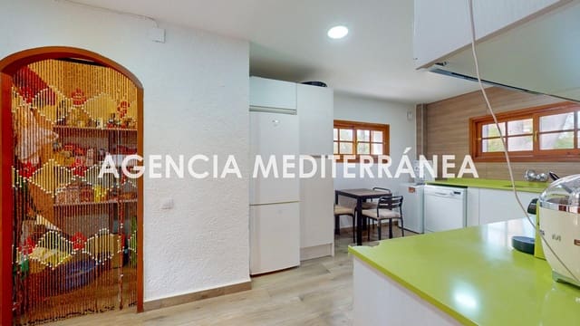 Chalet de 4 habitaciones en Serra en venta con piscina - 690.000 € (Ref: 9812003)