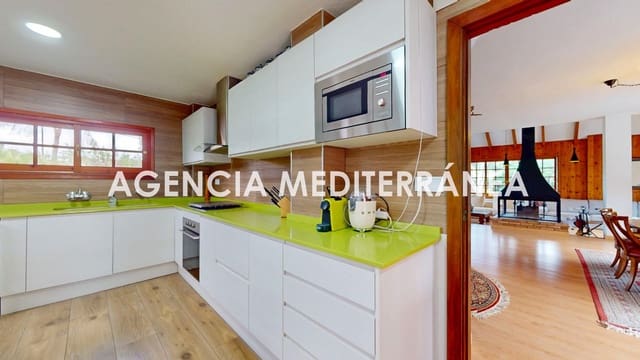 Chalet de 4 habitaciones en Serra en venta con piscina - 690.000 € (Ref: 9812003)