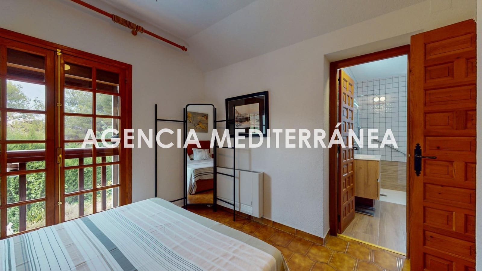 Chalet de 4 habitaciones en Serra en venta con piscina - 690.000 € (Ref: 9812003)