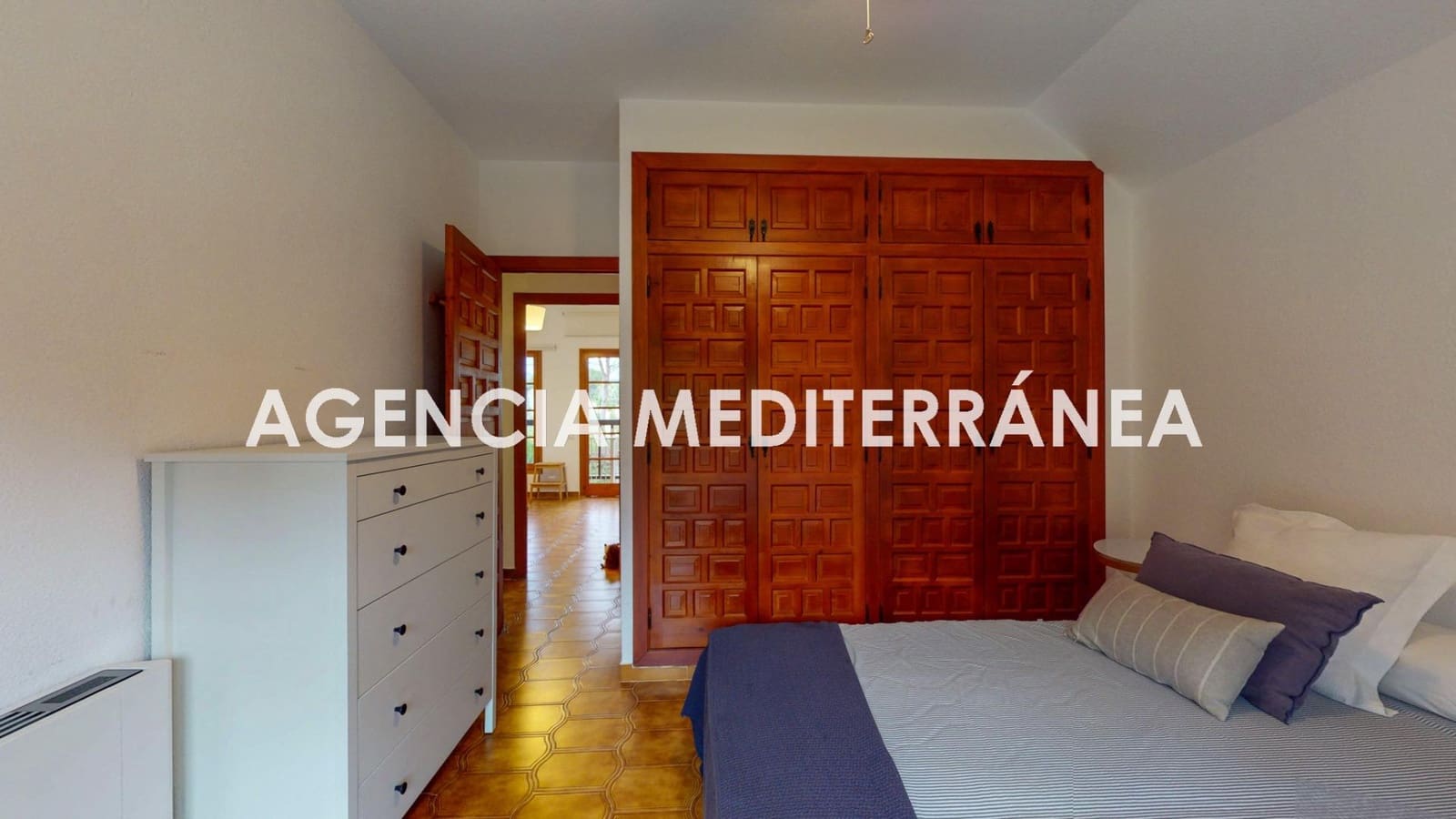 Chalet de 4 habitaciones en Serra en venta con piscina - 690.000 € (Ref: 9812003)