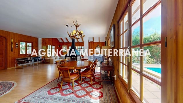 Chalet de 4 habitaciones en Serra en venta con piscina - 690.000 € (Ref: 9812003)