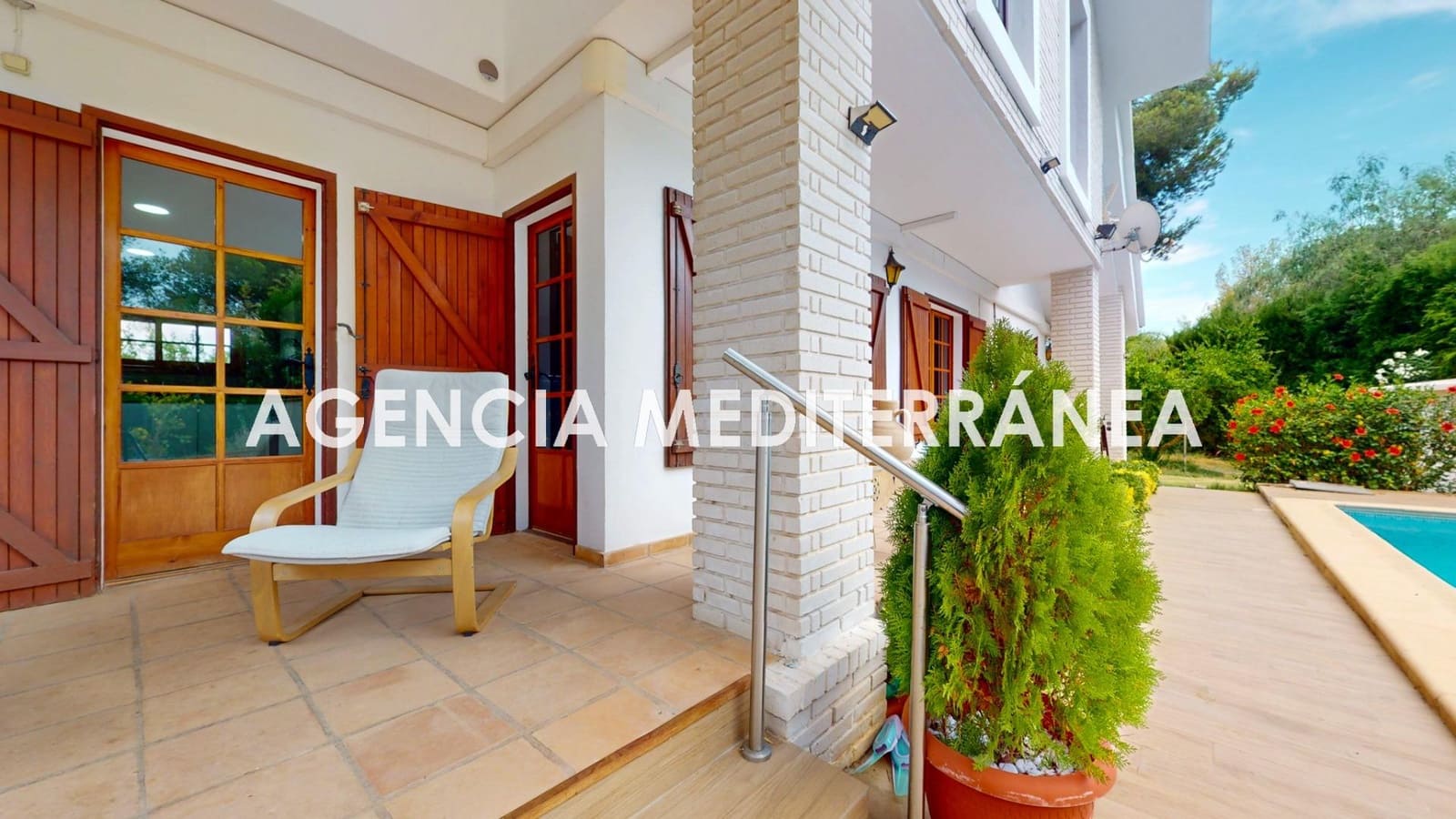 Chalet de 4 habitaciones en Serra en venta con piscina - 690.000 € (Ref: 9812003)