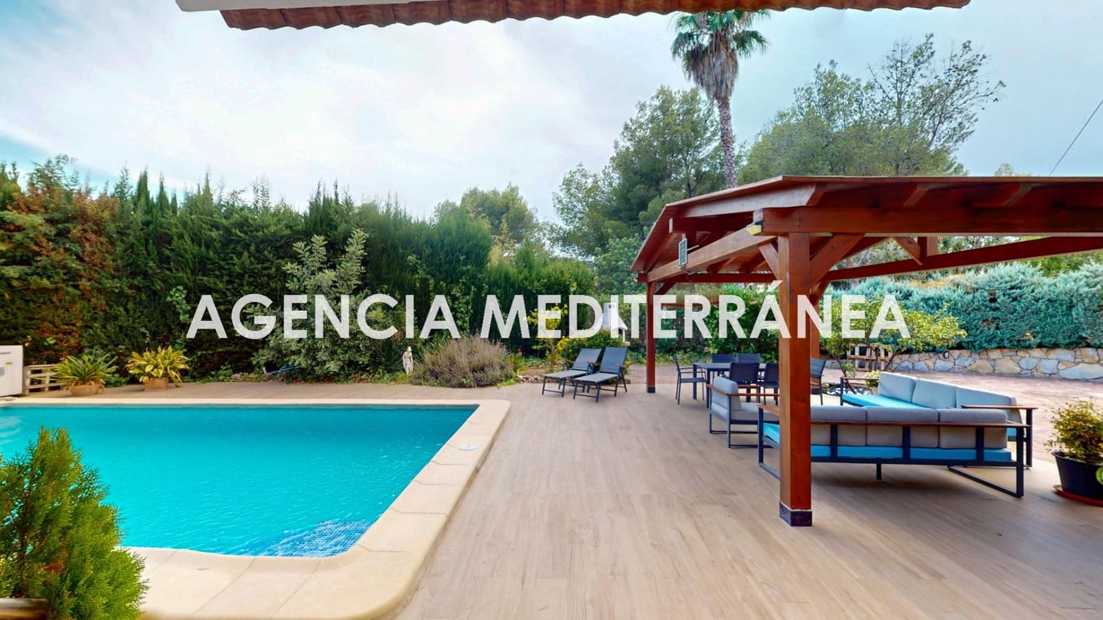 Chalet de 4 habitaciones en Serra en venta con piscina - 690.000 € (Ref: 9812003)