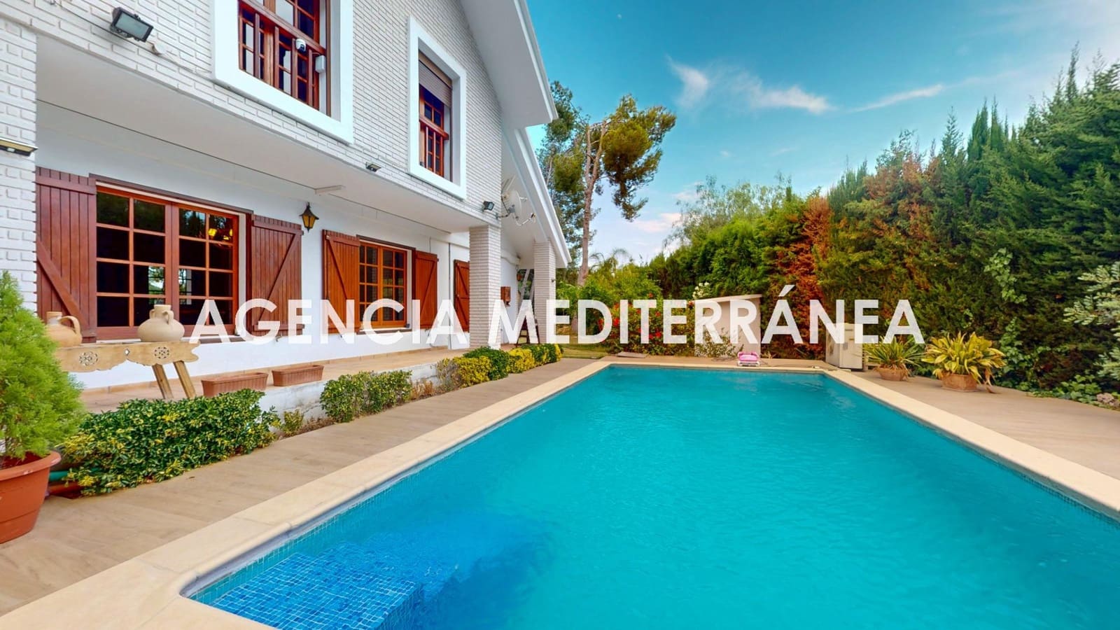 Chalet de 4 habitaciones en Serra en venta con piscina - 690.000 € (Ref: 9812003)