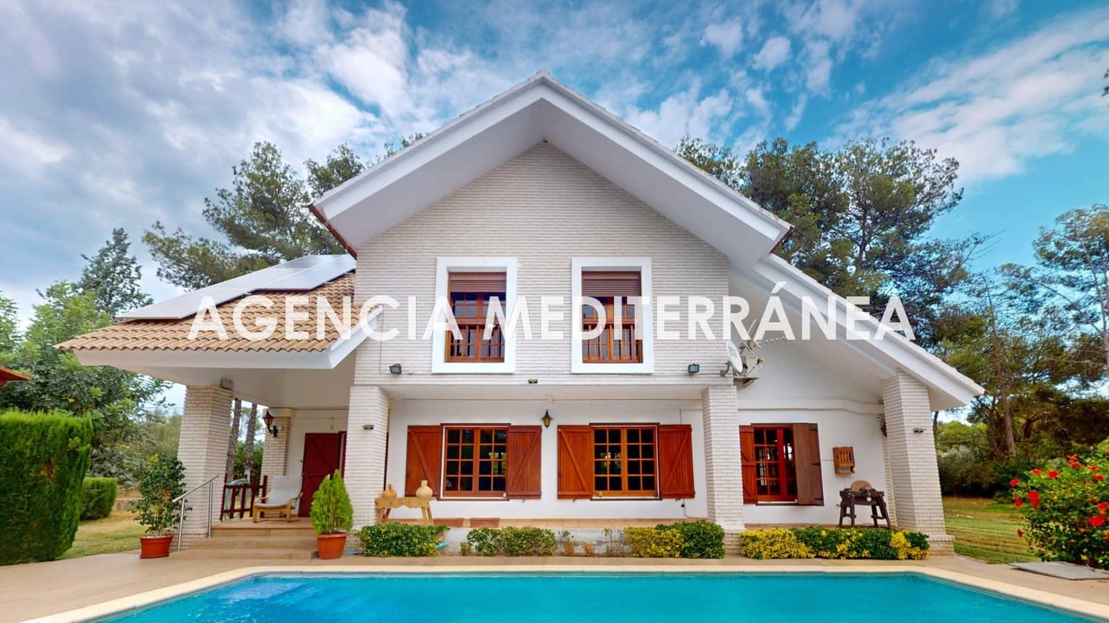 Chalet de 4 habitaciones en Serra en venta con piscina - 690.000 € (Ref: 9812003)
