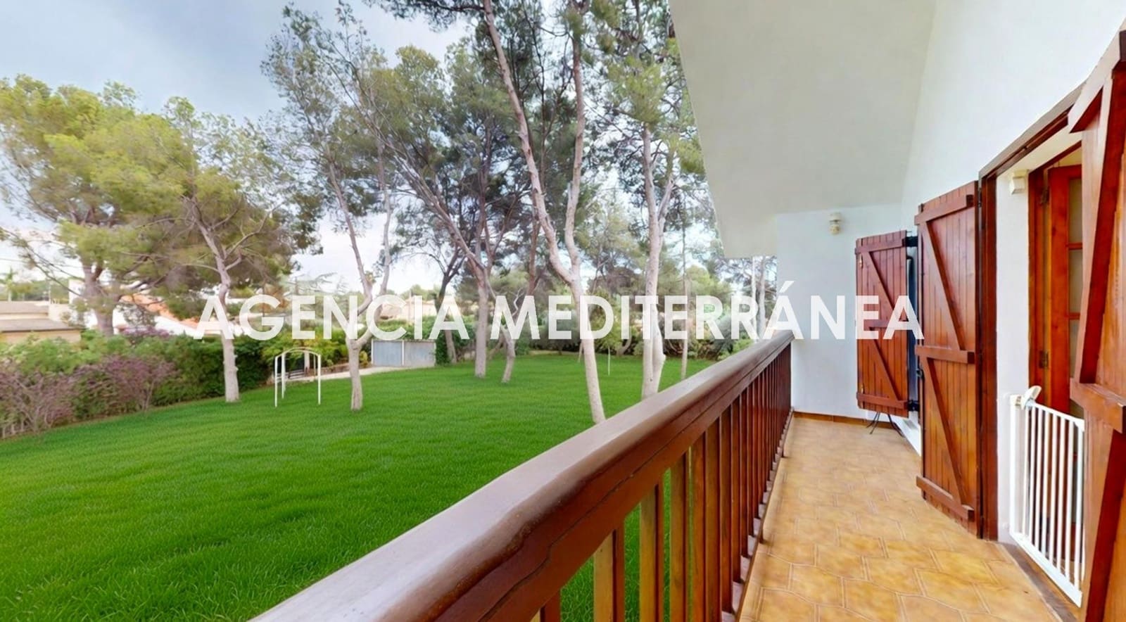 Chalet de 4 habitaciones en Serra en venta con piscina - 690.000 € (Ref: 9812003)