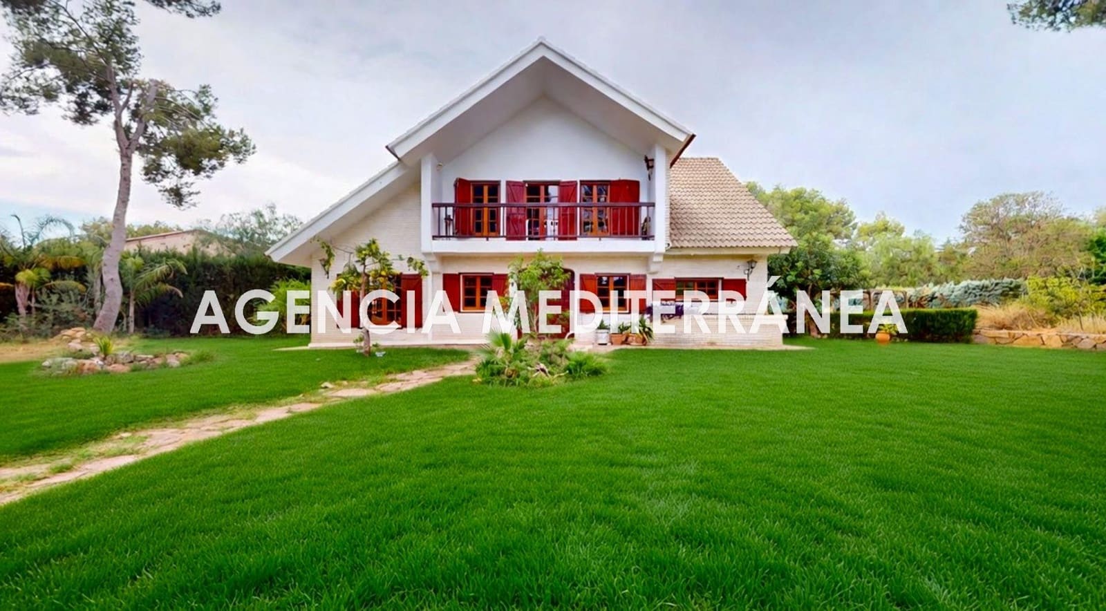 Chalet de 4 habitaciones en Serra en venta con piscina - 690.000 € (Ref: 9812003)