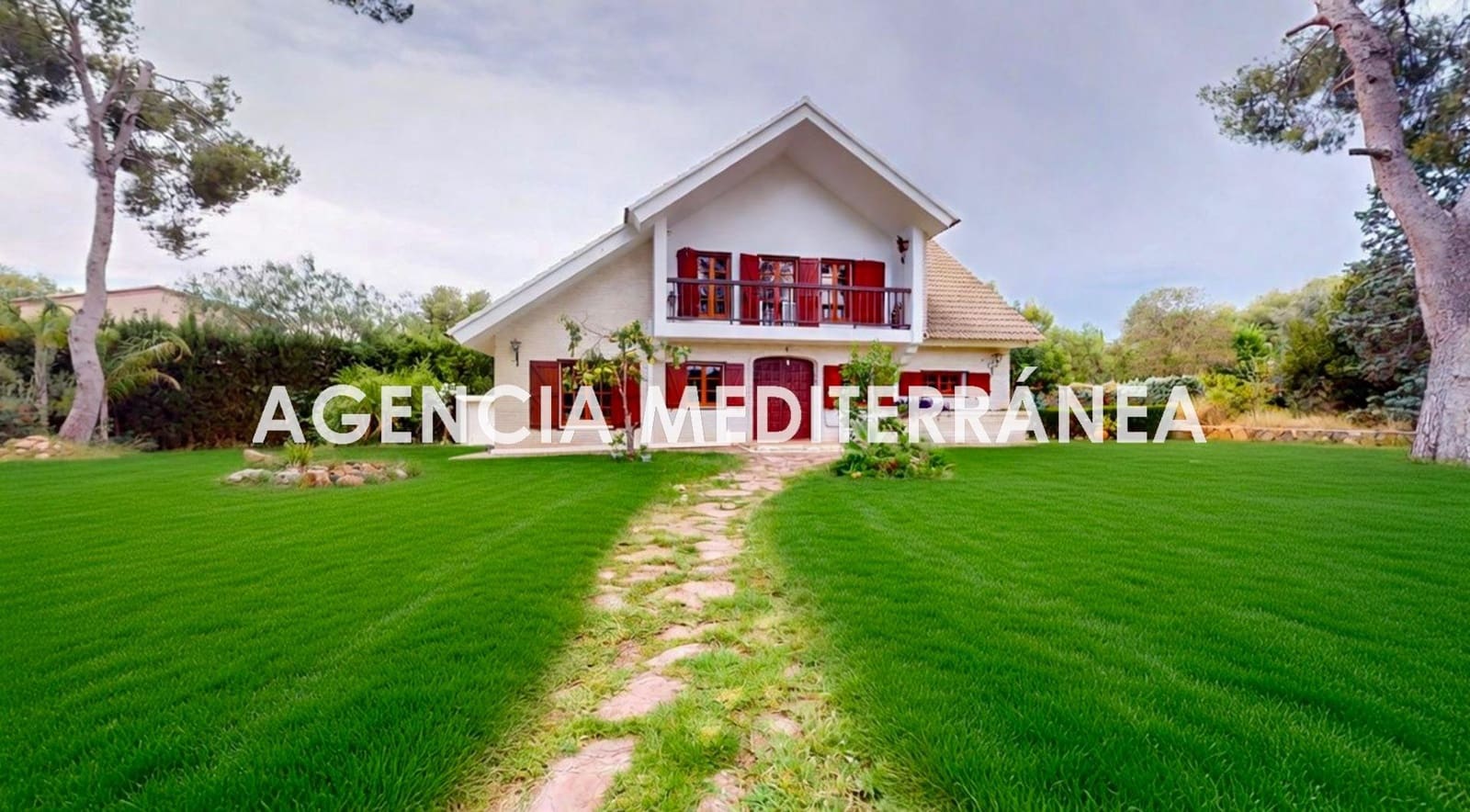 Chalet de 4 habitaciones en Serra en venta con piscina - 690.000 € (Ref: 9812003)