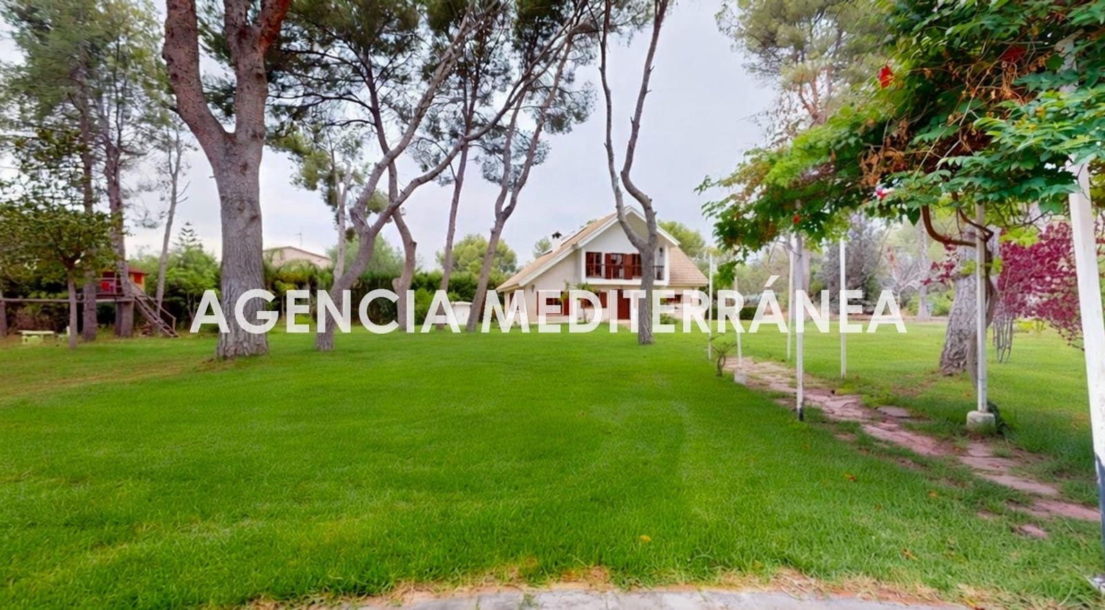 Chalet de 4 habitaciones en Serra en venta con piscina - 690.000 € (Ref: 9812003)