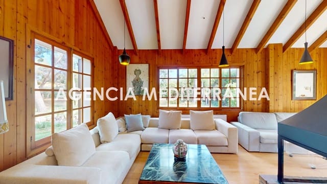 Chalet de 4 habitaciones en Serra en venta con piscina - 690.000 € (Ref: 9812003)