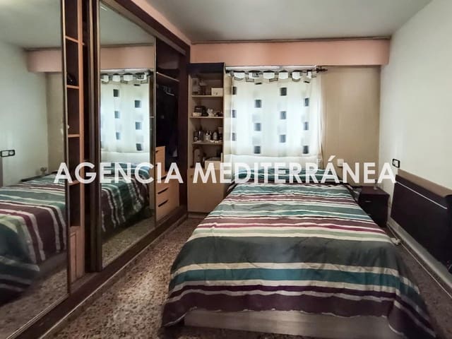 4 makuuhuone Asunto myytävänä paikassa Valencia kaupunki - 240 000 € (Ref: 9818317)