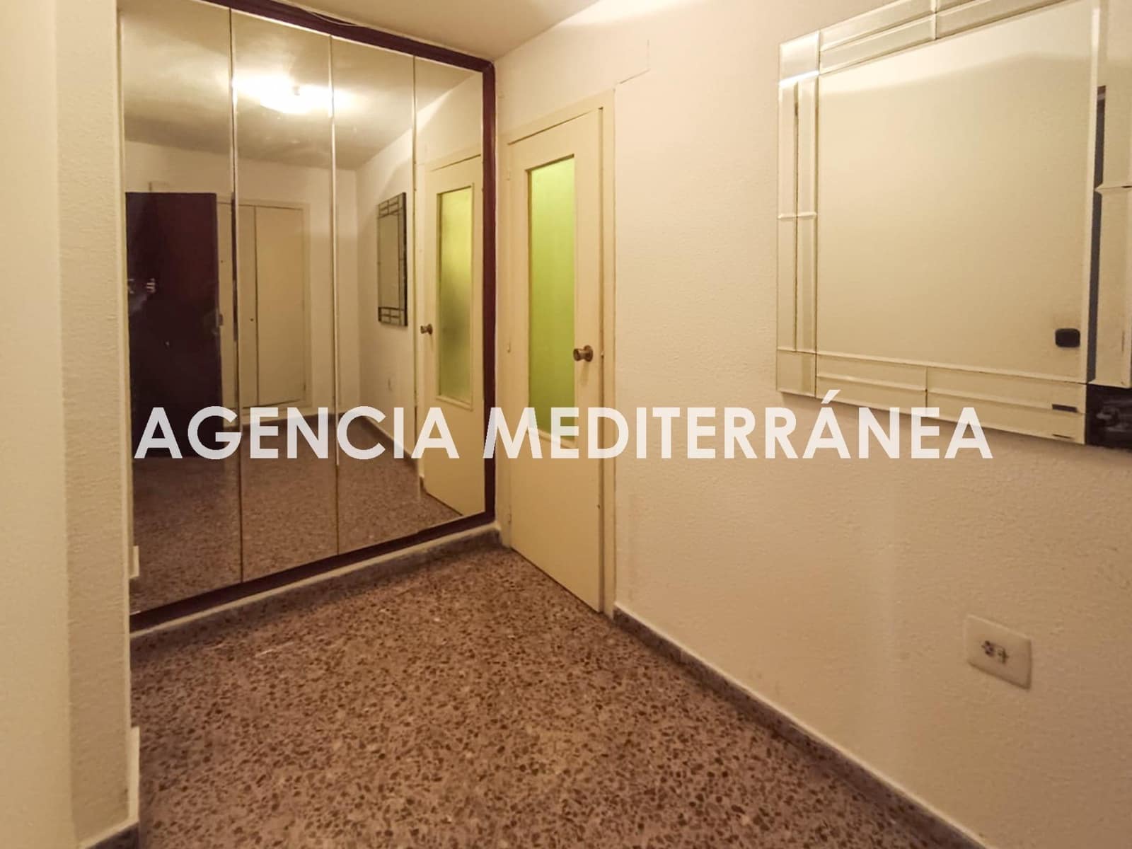 4 bedroom Flat for sale in Valencia city - € 215,000 (Ref: 9818317)
