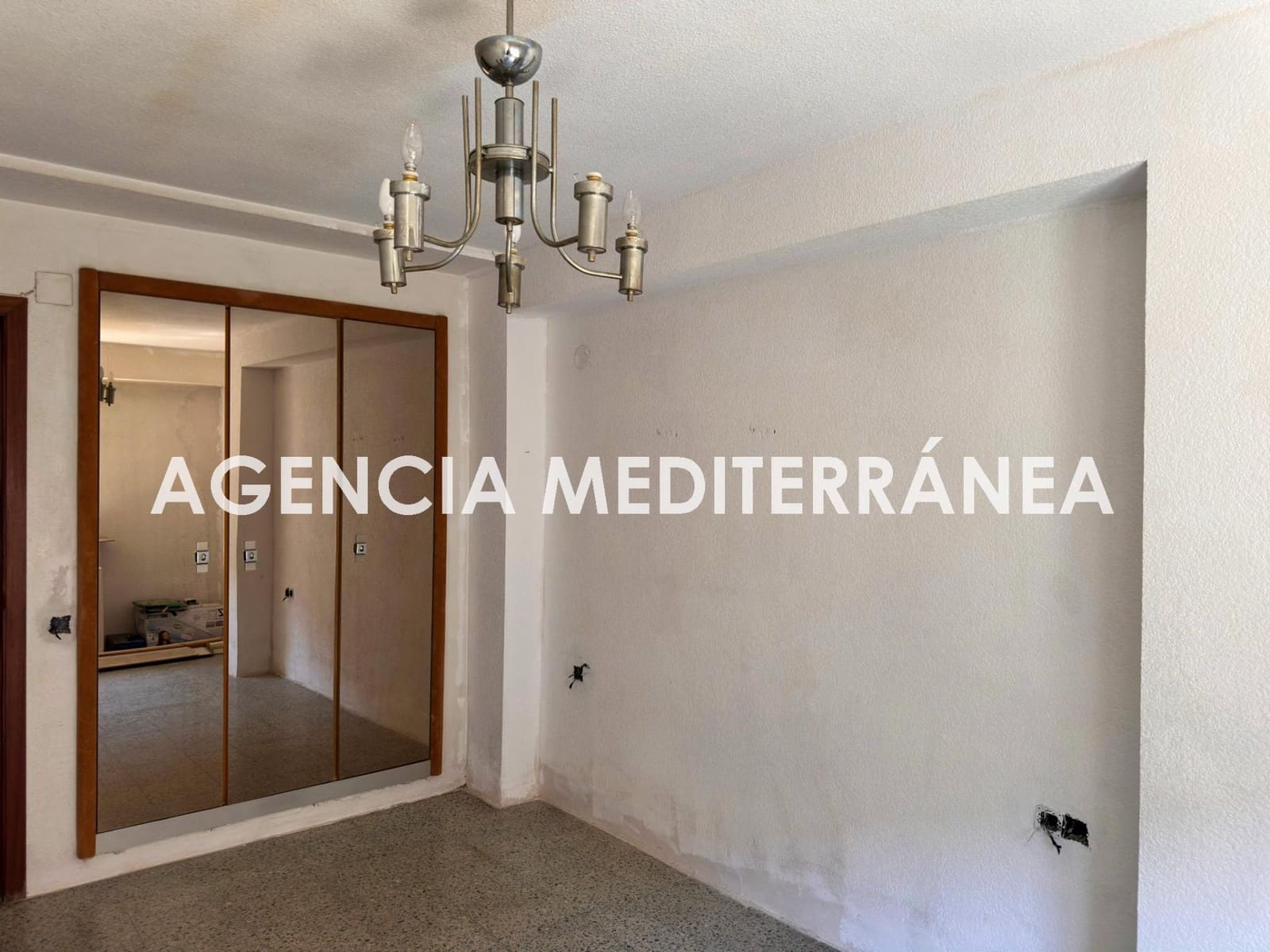 4 bedroom Flat for sale in Valencia city - € 380,000 (Ref: 9846318)