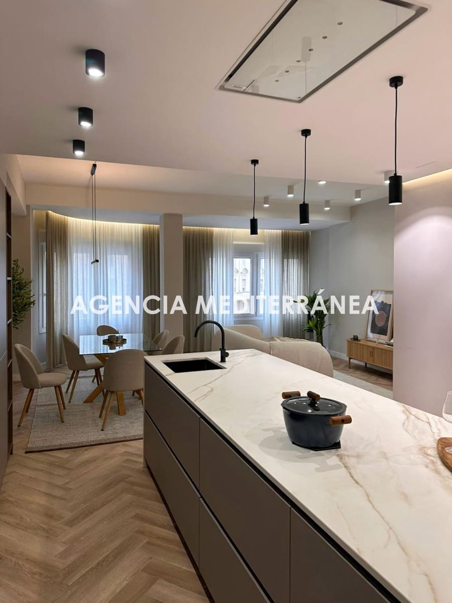 5 bedroom Flat for sale in Valencia city - € 830,000 (Ref: 9846319)