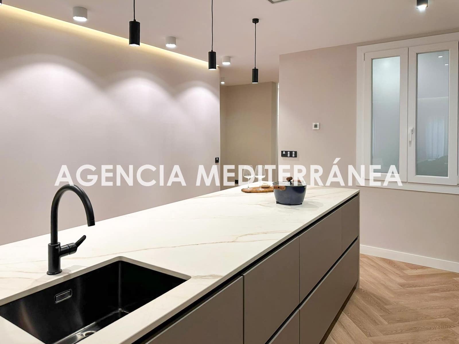 5 bedroom Flat for sale in Valencia city - € 830,000 (Ref: 9846319)