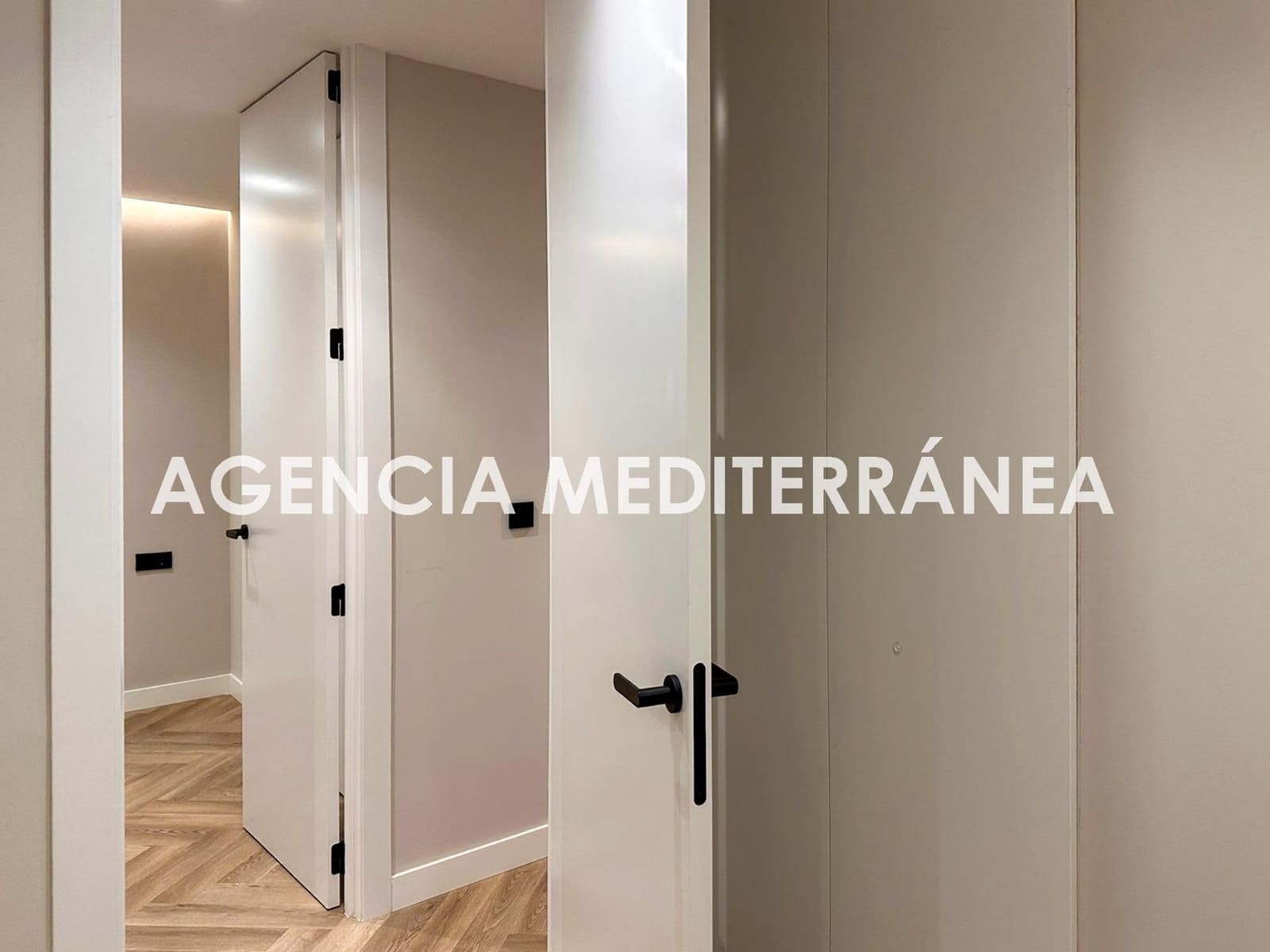 5 bedroom Flat for sale in Valencia city - € 830,000 (Ref: 9846319)